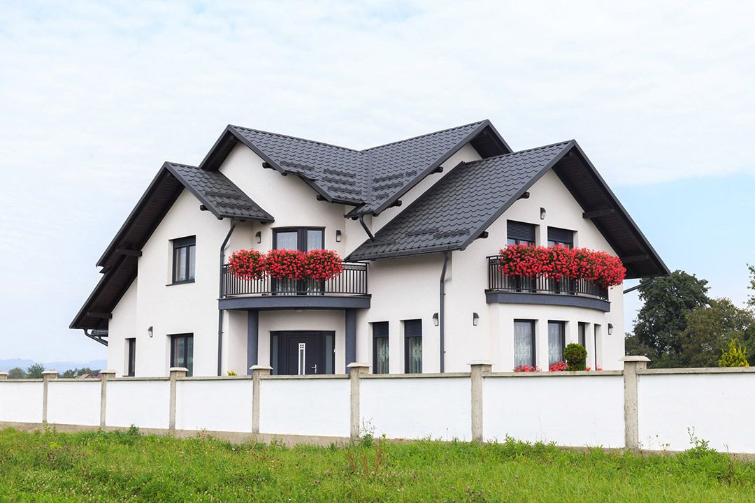 Casă acoperită cu țiglă metalică Bilka